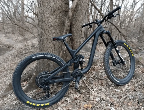 ¿Bajar el amortiguador siempre hace que una bicicleta sea más estable?
